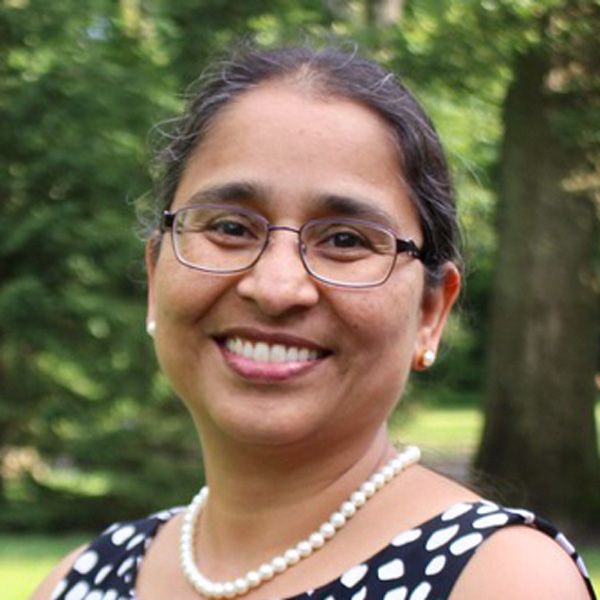 Professional photo of Shanthi Ganeshan