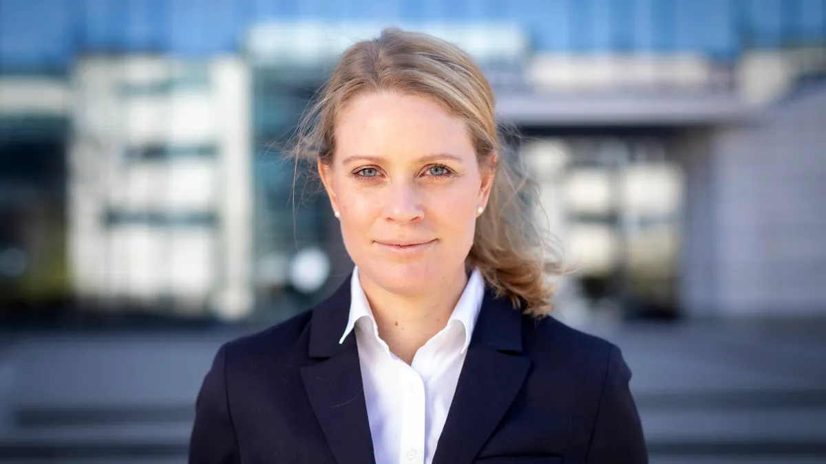 Professional headshot of Evelina Vågesjö