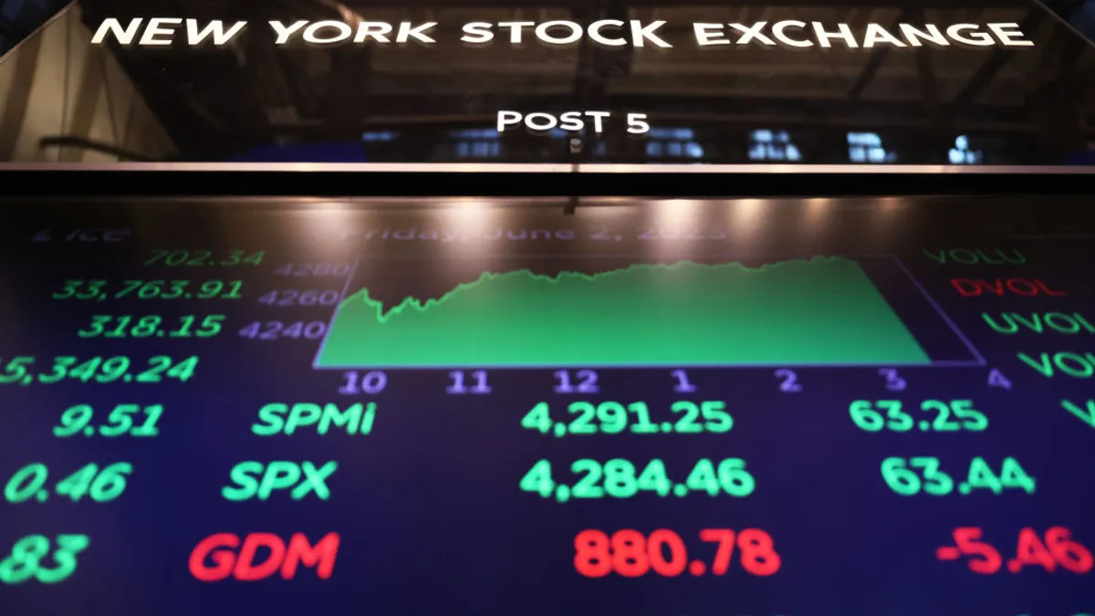 stock numbers below a NYSE sign